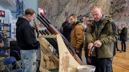 Wystawa Broni przyciągnęła tłumy do hali TOSiR [zdjęcia]