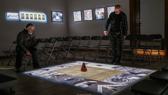 „Rozważania nad istotą czasu” – wernisaż za nami [zdjęcia]