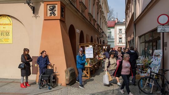 Rozpoczął się dwudniowy kiermasz rękodzieła wielkanocnego na ul. Piekarskiej w Tarnowie [zdjęcia]