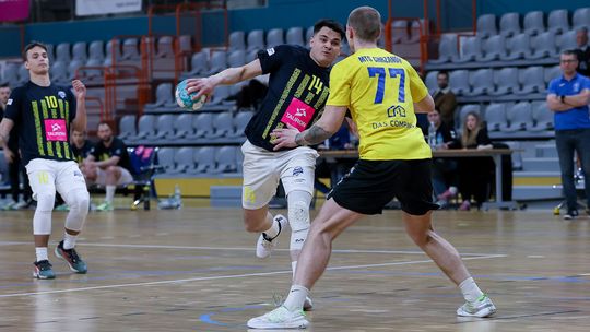 Pierwsza liga piłki ręcznej mężczyzn : Handball Pałac Tarnów - MTS Chrzanów [zdjęcia]