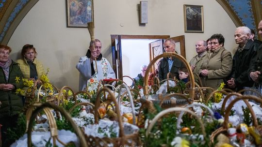 Tarnowianie święcili pokarmy. Wielkanocna tradycja trwa w najlepsze [zdjęcia]