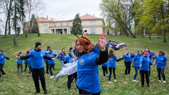 W Tarnowie uczcili Światowy Dzień Świadomości o Autyzmie marszem i torem przeszkód [zdjęcia]
