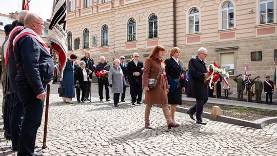 Tarnów oddaje hołd ofiarom Zbrodni Katyńskiej – rozpoczęły się miejskie obchody [zdjęcia]