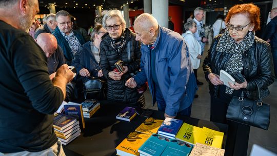 Ks. prof. Michał Heller i Wojciech Bonowicz - rozmowa i promocja książki "Siedem ważnych słów" [zdjęcia]