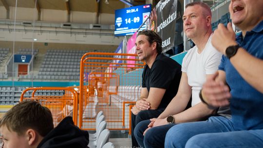 Zacięty bój w Tarnowie. Gospodarze ulegli kolegom z Kielc. Mecz obejrzał Marcin Dorociński! [zdjęcia]