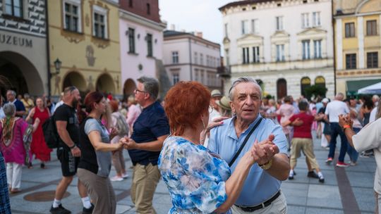 Potańcówka na Rynku w Tarnowie [zdjęcia]