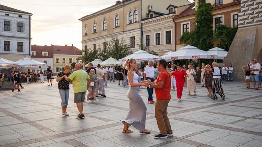 Potańcówka na Rynku [zdjęcia]