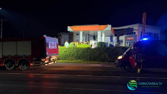 Wyczuwalny gaz z dystrybutora na stacji paliw w Koszycach Małych (zdjęcia)