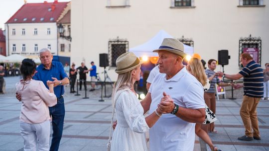 Ostatnia sierpniowa potańcówka za nami [zdjęcia]