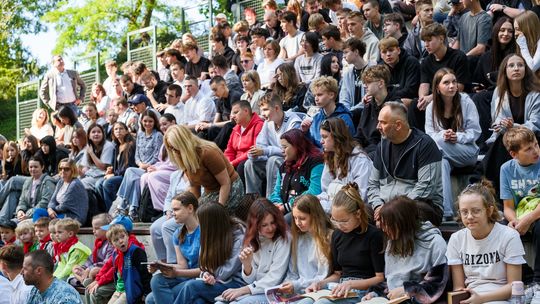 W Tarnowie przeczytano „Dziady”. Narodowe Czytanie 2026 w Parku Strzeleckim [zdjęcia]