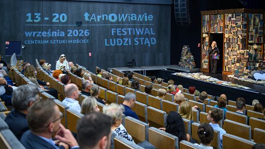 „Tango” Mrożka dla młodzieży. Spektakl Teatru Solskiego w ramach VI Festiwalu TARNOWIANIE [zdjęcia]