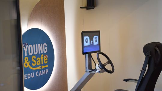 "Bezpieczna jesień na drodze" z mobilnym centrum Young&Safe