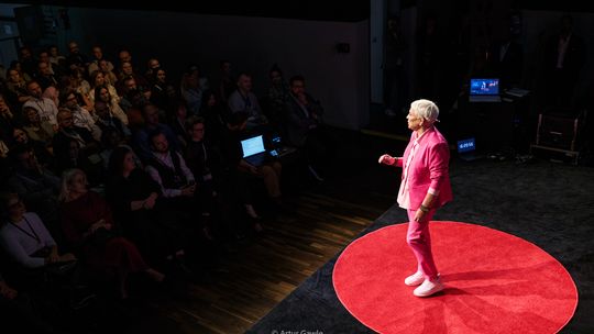 TEDxMościce 2026 pod hasłem „Pomiędzy jest więcej” [zdjęcia]