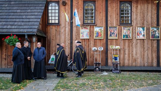 „Odmawiajcie codziennie różaniec”. Wierni przeszli przez Tarnów [zdjęcia]