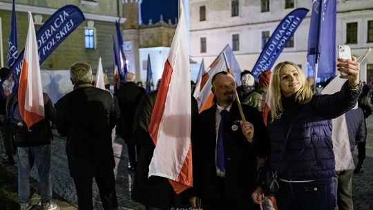 Marsz Niepodległości w Tarnowie. Tarnów uczcił 108. rocznicę zrywu niepodległościowego [zdjęcia]